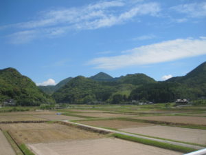 田畑と山